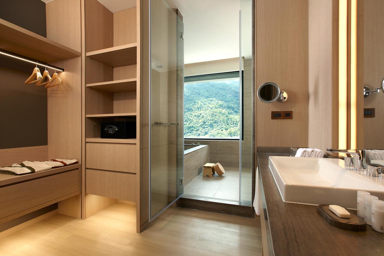 Mu Jiaoxi Hotel Екстериор снимка A bathroom in a hotel