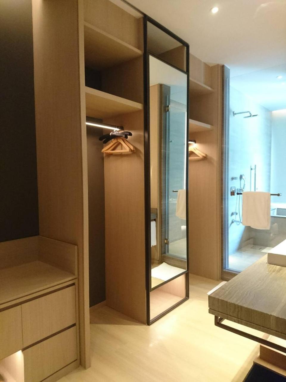 Mu Jiaoxi Hotel Екстериор снимка A walk-in wardrobe