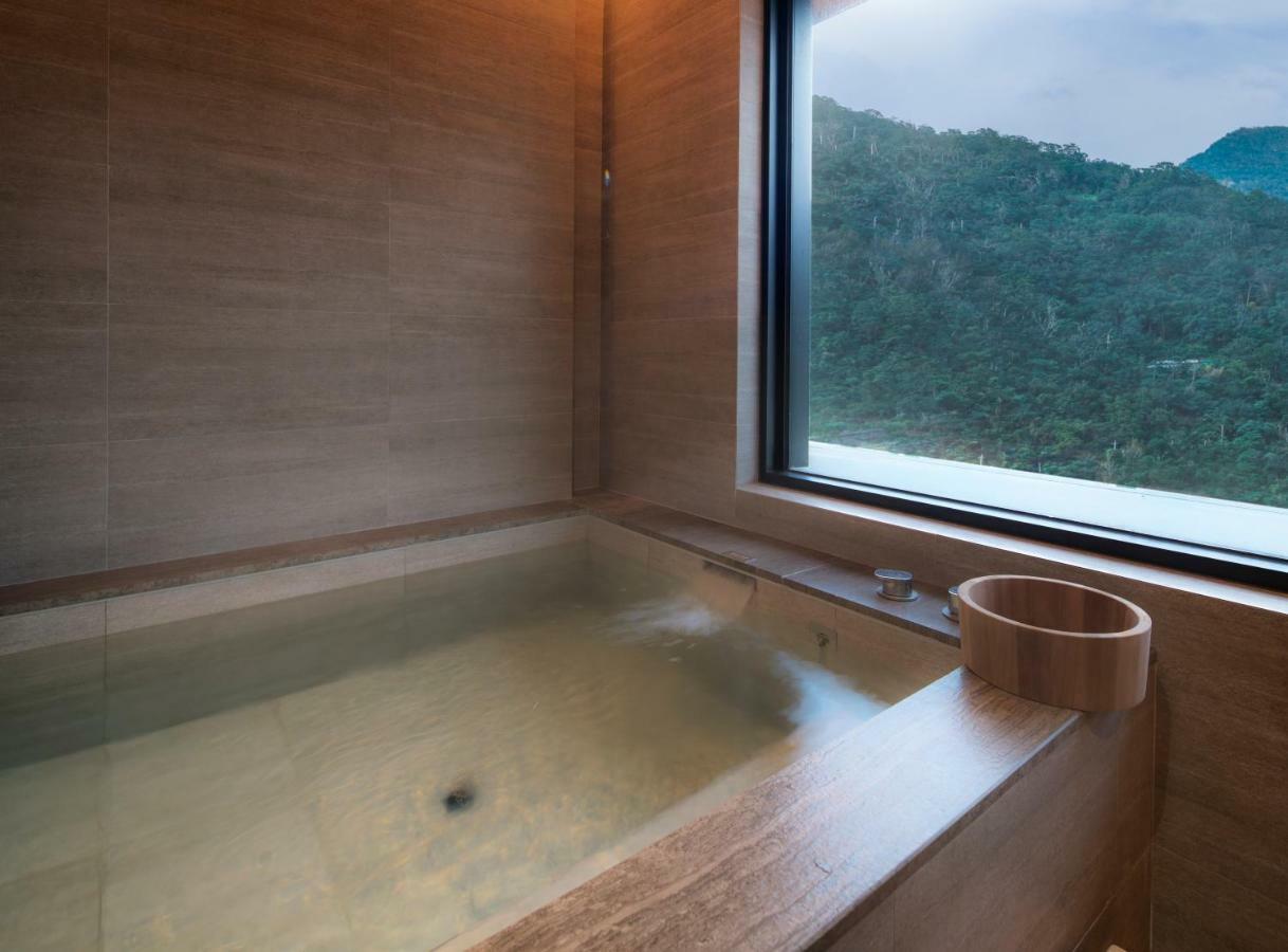 Mu Jiaoxi Hotel Екстериор снимка A modern Japanese bathtub